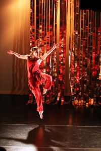 woman dancing on stage